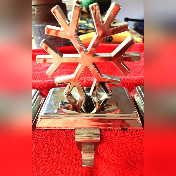 4 stocking holders. - Picture 3 of 4